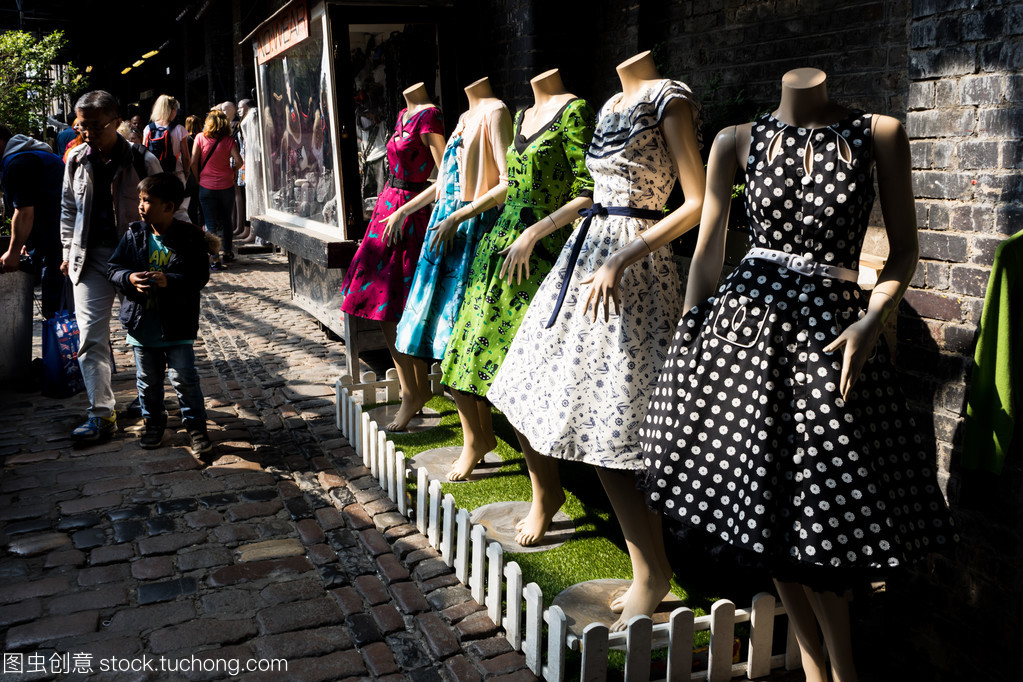 潮流風向標 卡姆登市場服裝模特及其穿搭風格探析